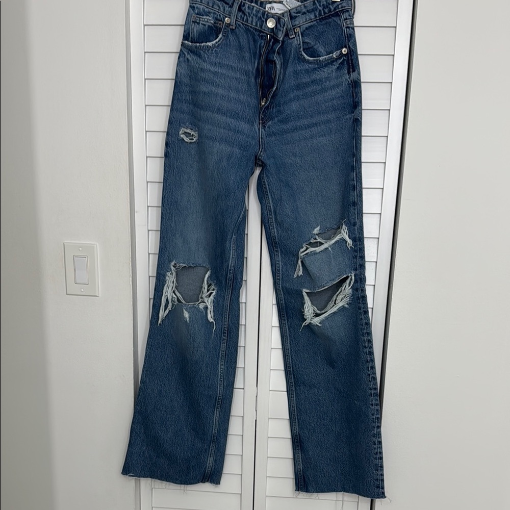 Zara Blue Straight Leg Jeans with Classic Style